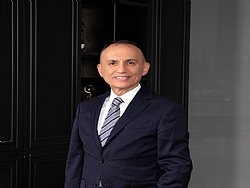 PUSULA HOLD�NG'DEN LONDRA MERKEZL� K�RESEL ADIM